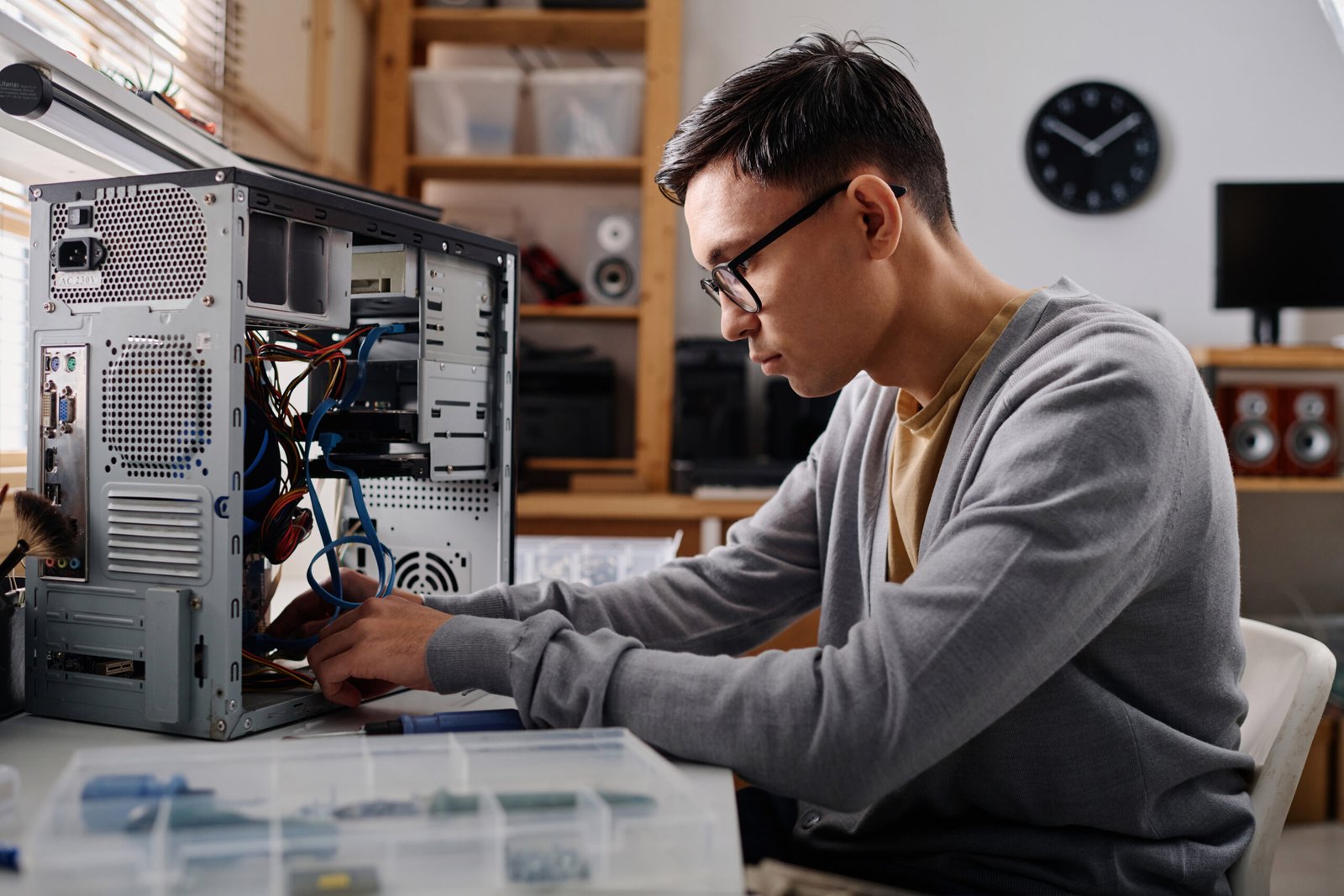 Blick in das Gehäuse wenn Computer geht nicht mehr an
